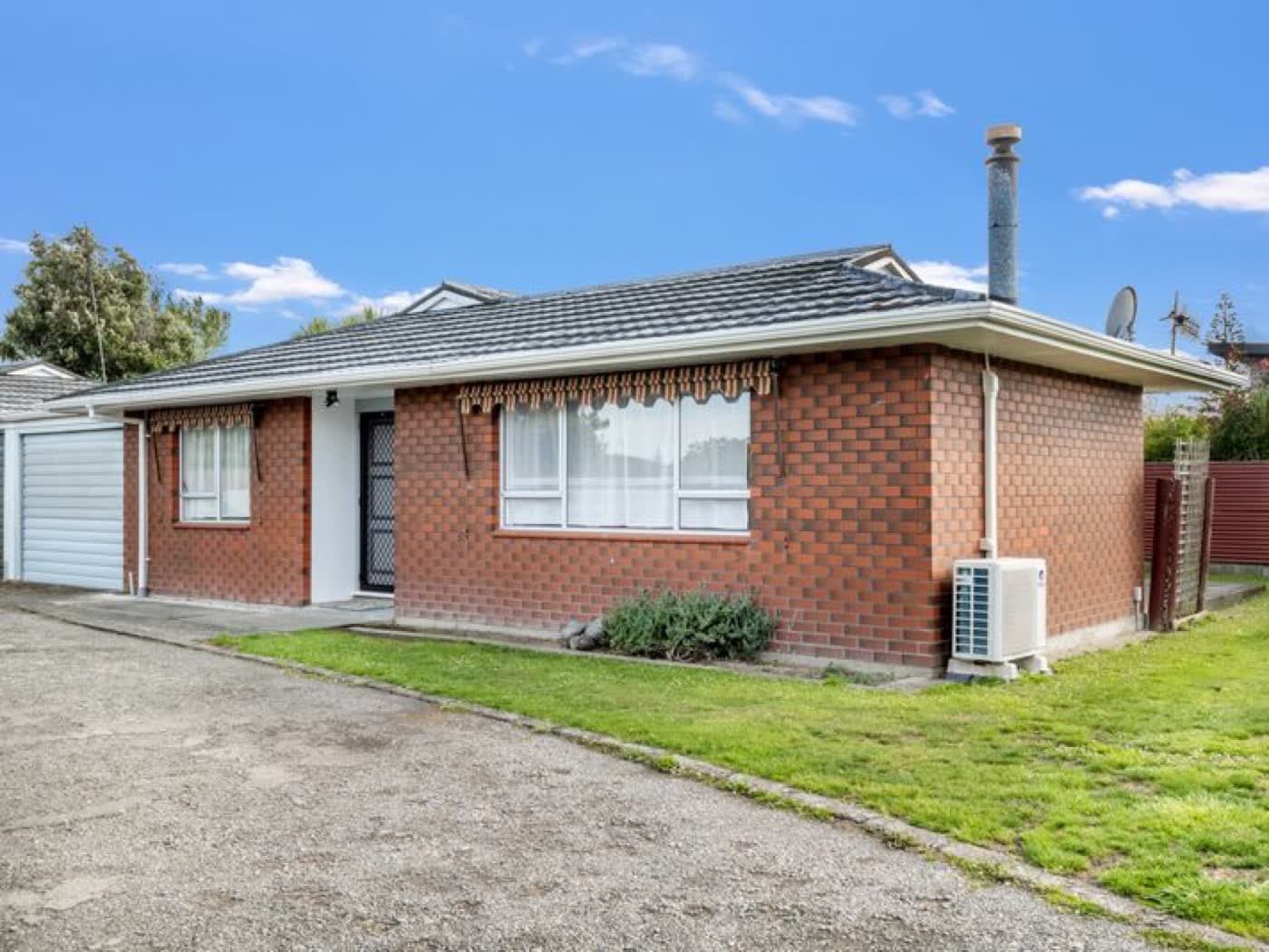 10 Hollows Crescent, Takaro, Takaro — 2 bedroom home sold with Team Toner