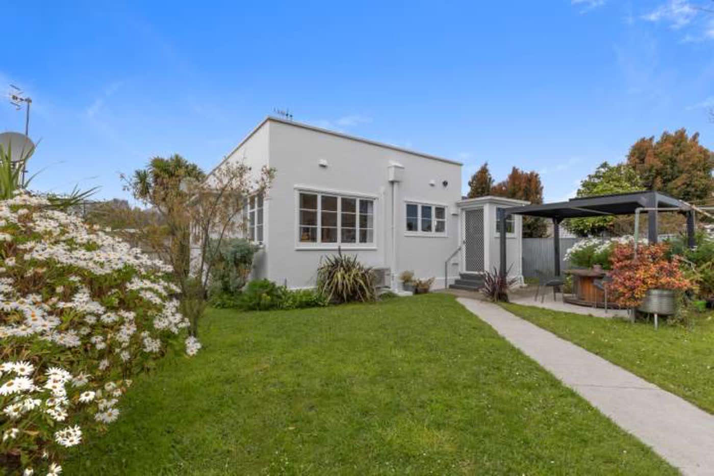 65 Park Road, West End