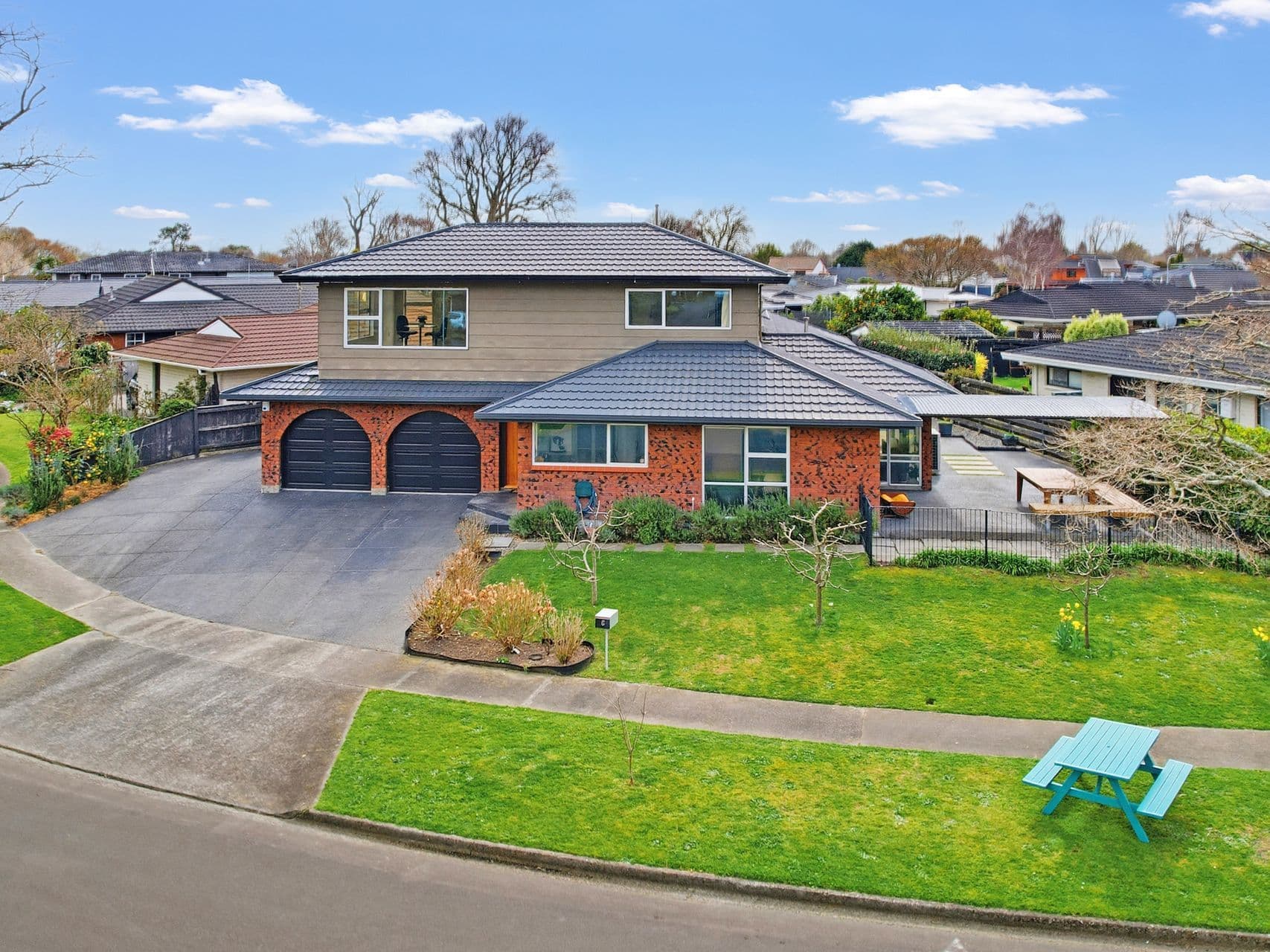 8 Aintree Crescent, Awapuni, Palmerston North — 5 bedroom home for sale with Team Toner — photo 2