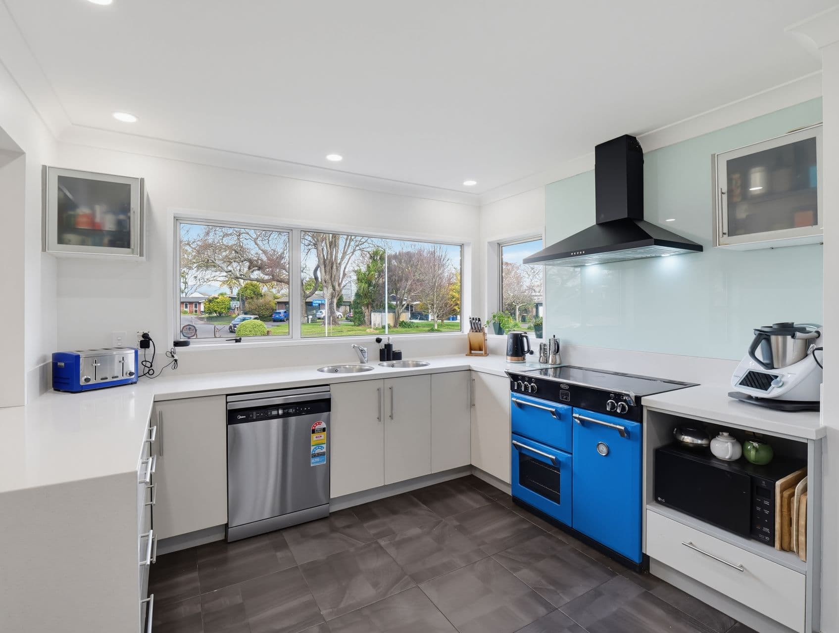 8 Aintree Crescent, Awapuni, Palmerston North — 5 bedroom home for sale with Team Toner — photo 11