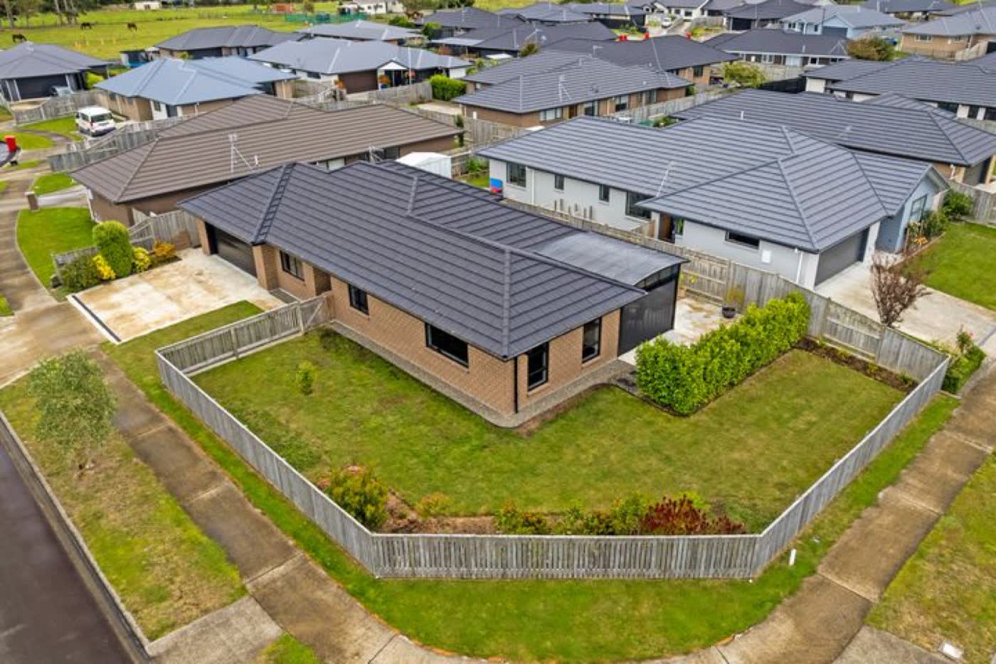 18 Monarch Drive, Ashhurst, Ashhurst — 3 bedroom home sold with Team Toner
